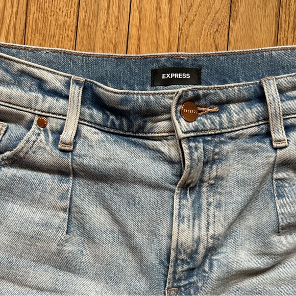 Express High Waisted Light Wash Pleated Wide Leg Jean - Size 8LONG - Picture 7 of 7